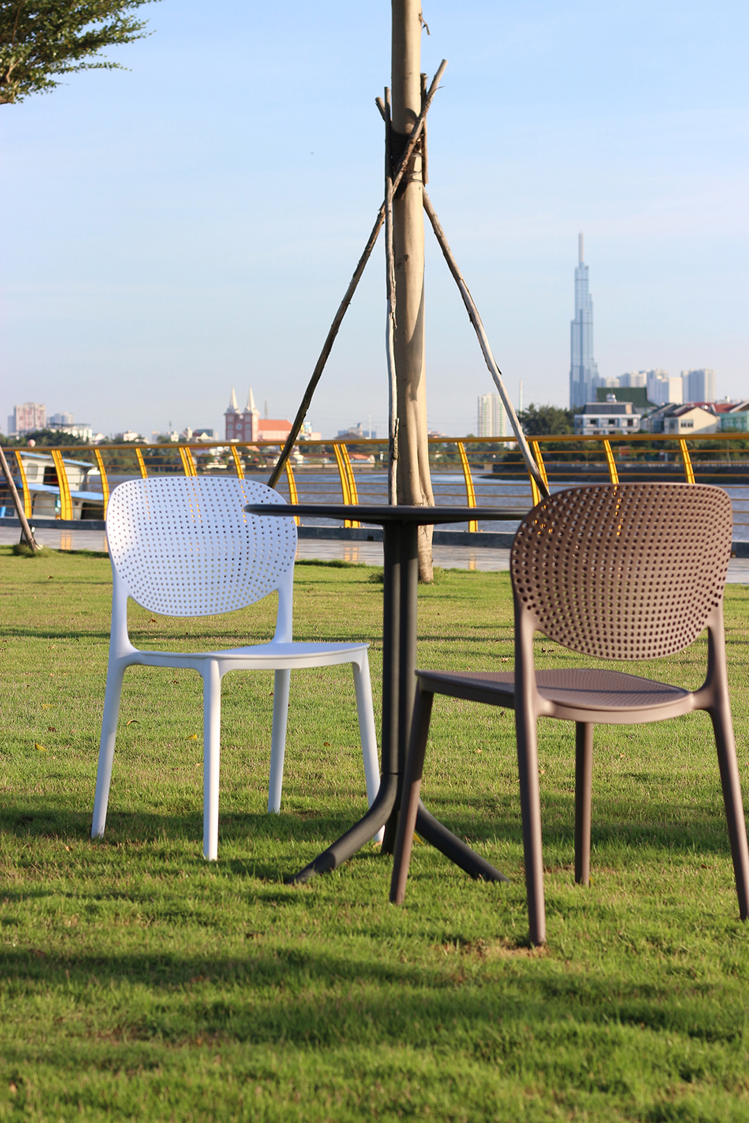 Ghế nhựa đúc Ponny chair hiện đại Ghế nhựa đúc nguyên khối Ponny WC018