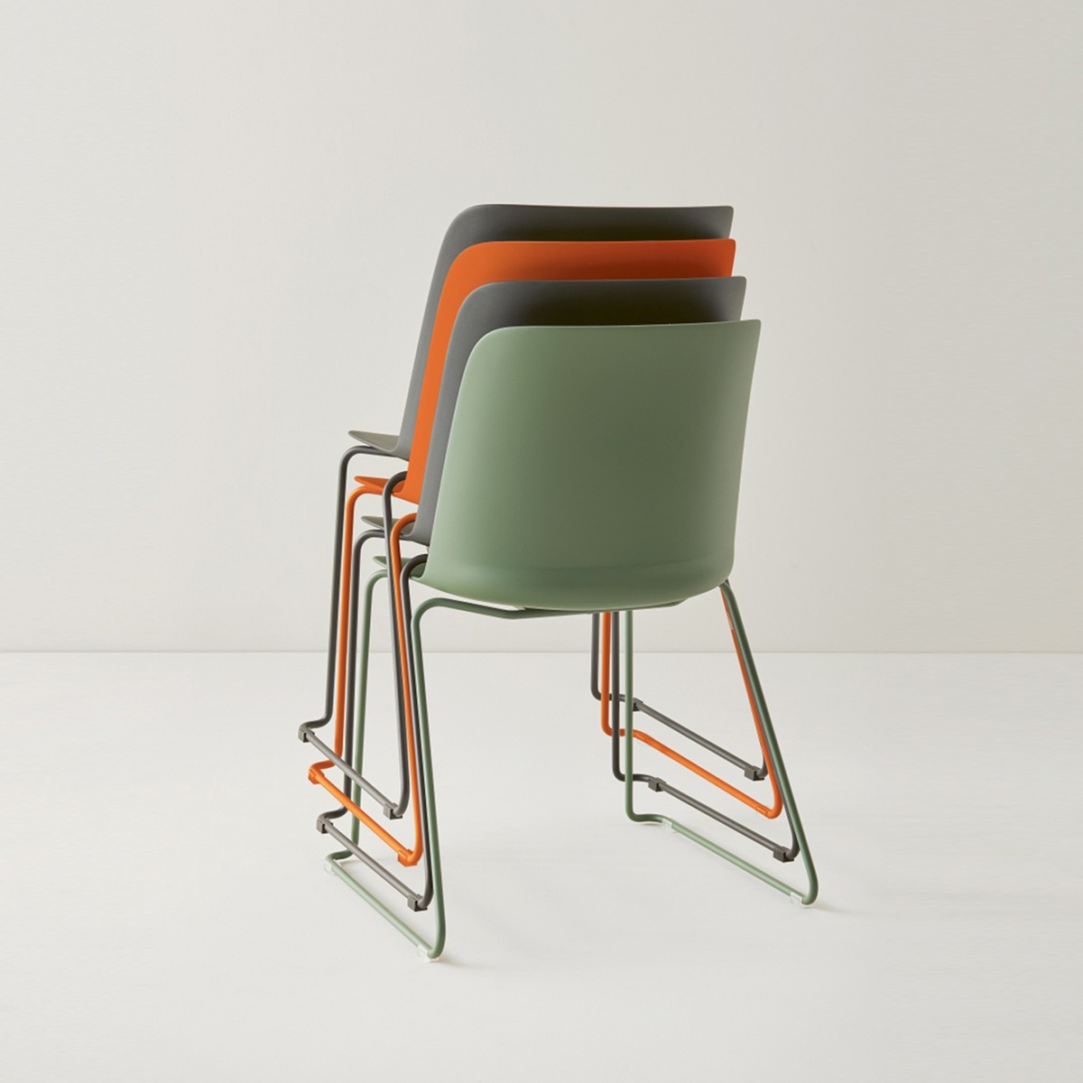 Ghế cafe chân quỳ ghiện đại