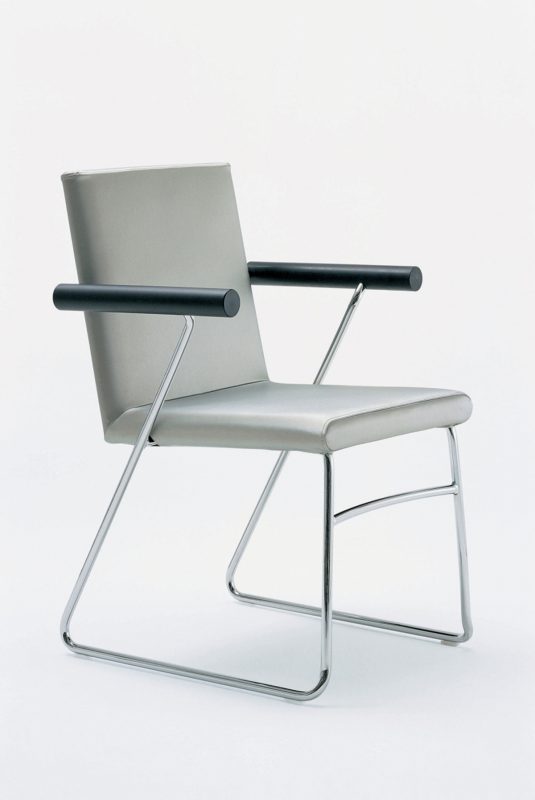 ghế kimono segis chân trượt