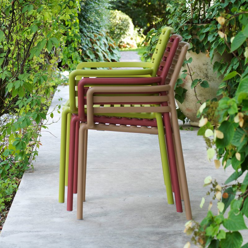 Ghế nhựa Doga armchair có khả năng xếp chồng