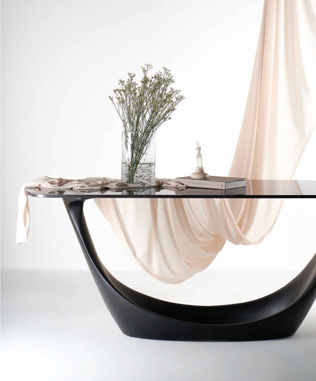 Bàn ăn mặt đá sang trọng