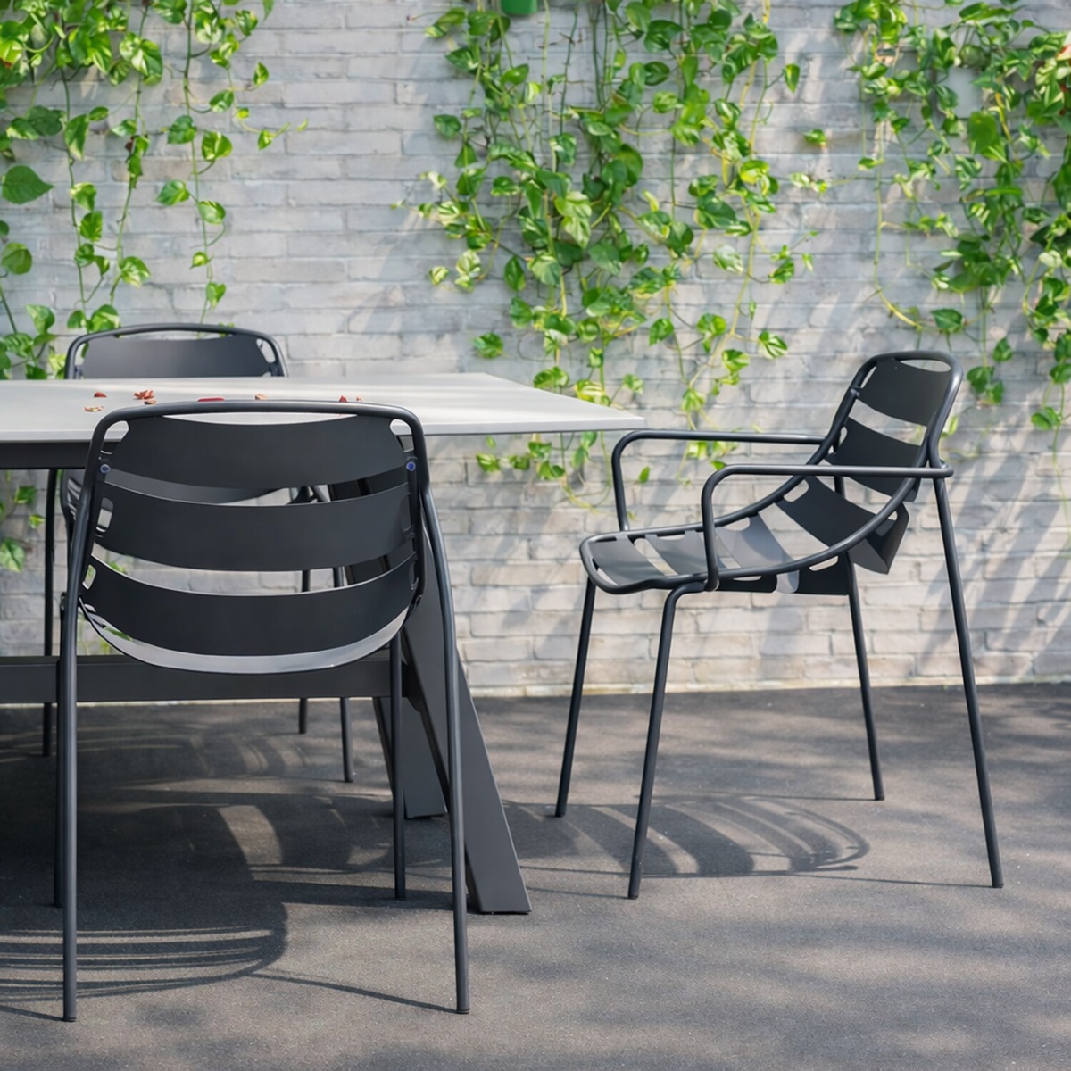 Ghế sắt ngoài trời