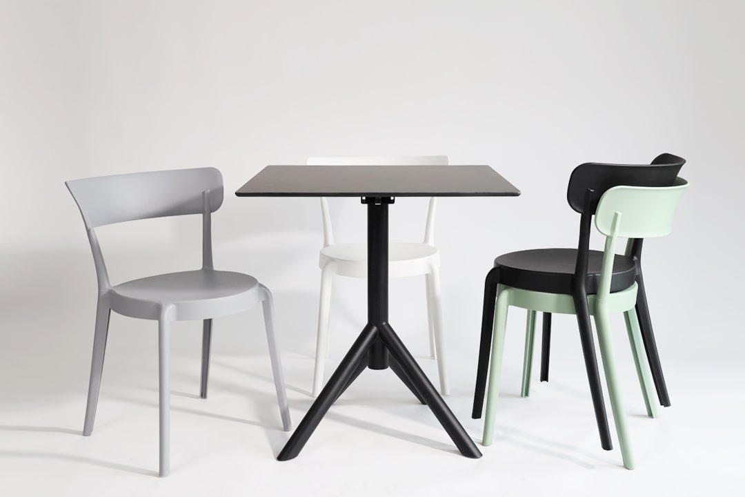 Ghế nhựa xếp chồng