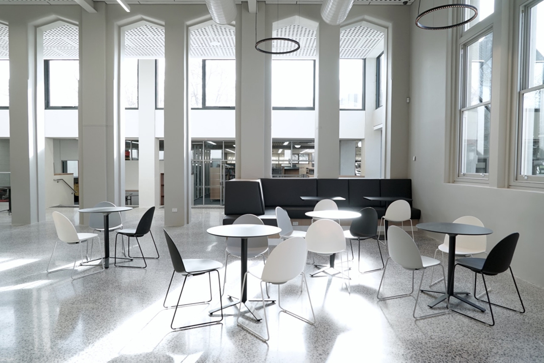 Ghế Cafe Chân Quỳ Hiện Đại SG-WC004