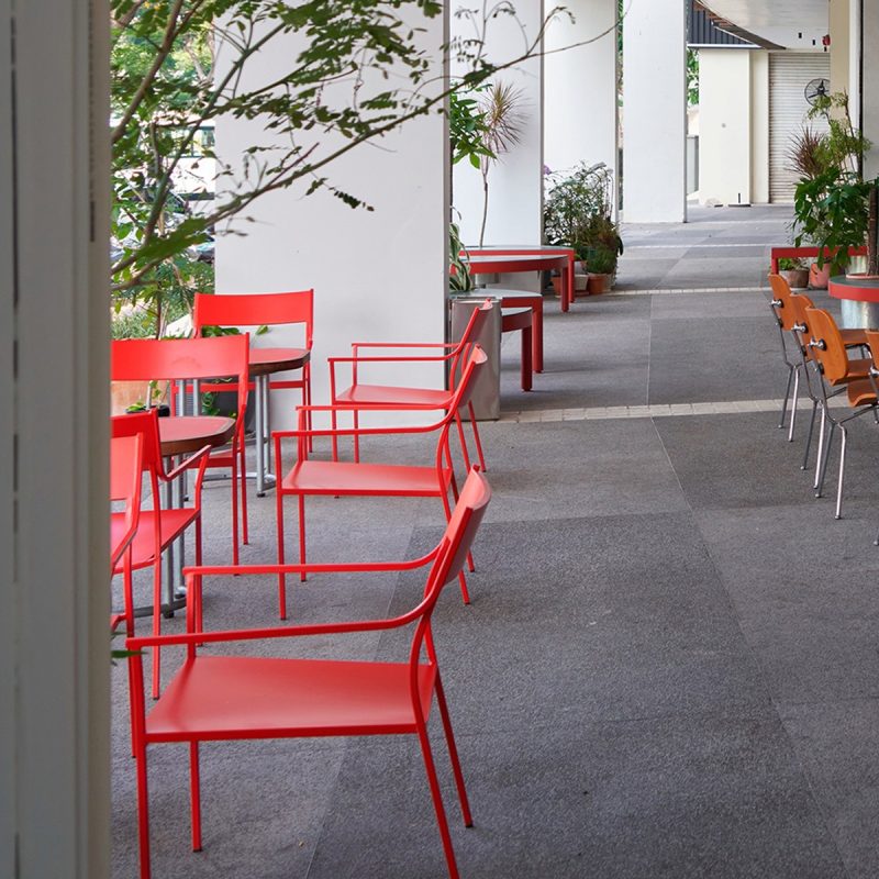 Bàn ghế cafe ngoài trời bằng sắt