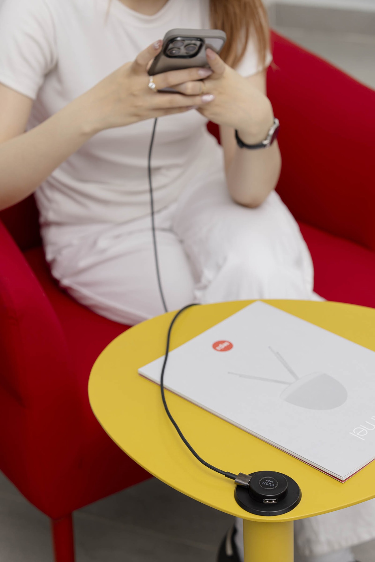 Bàn góc sofa thông minh