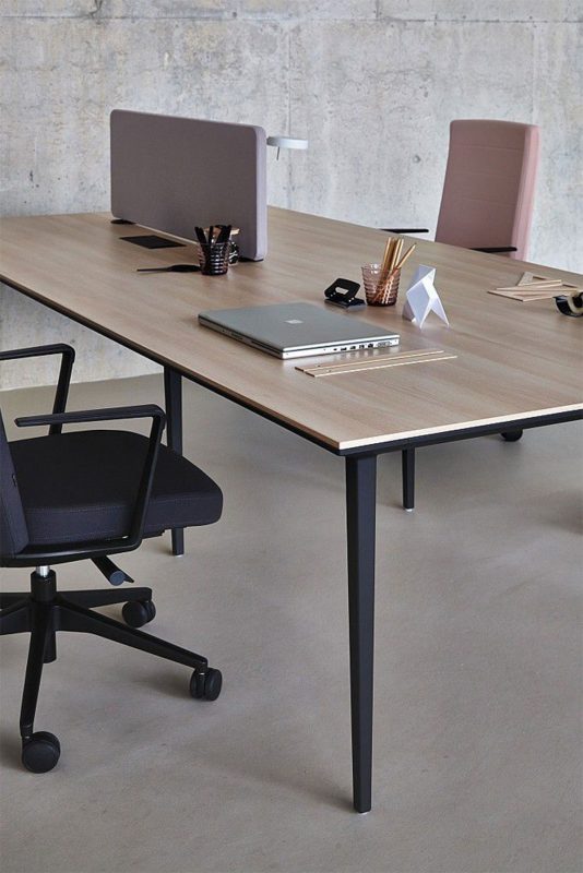 Bàn làm việc chân sắt hiện đại