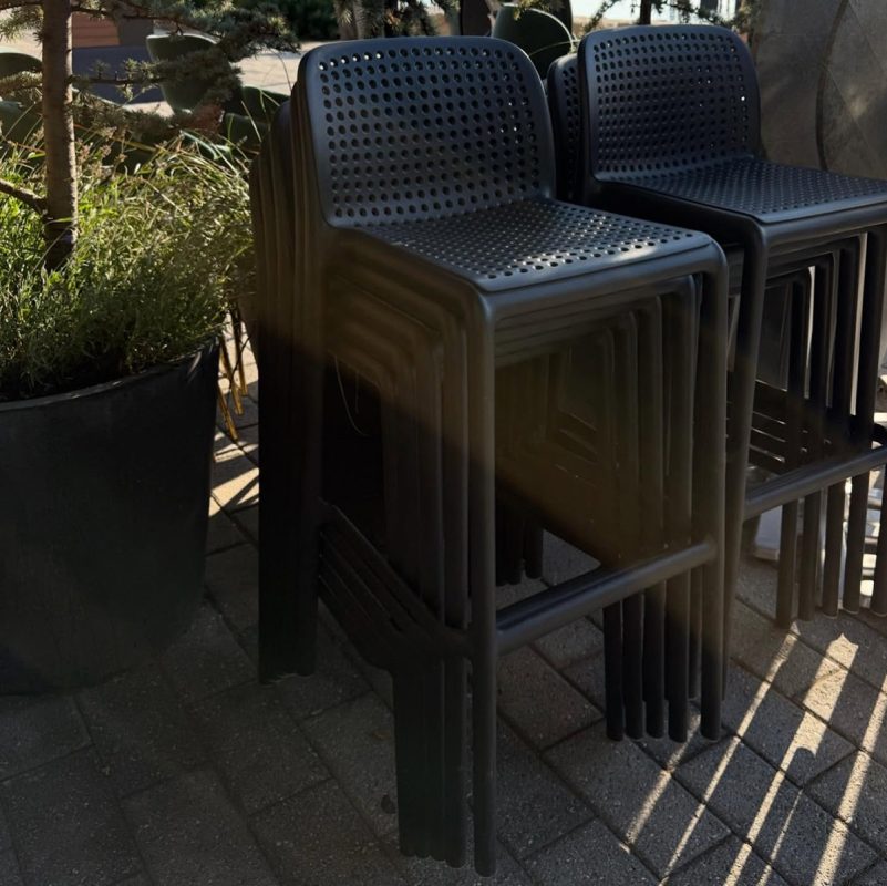 Ghế bar cafe ngoài trời xếp chồng