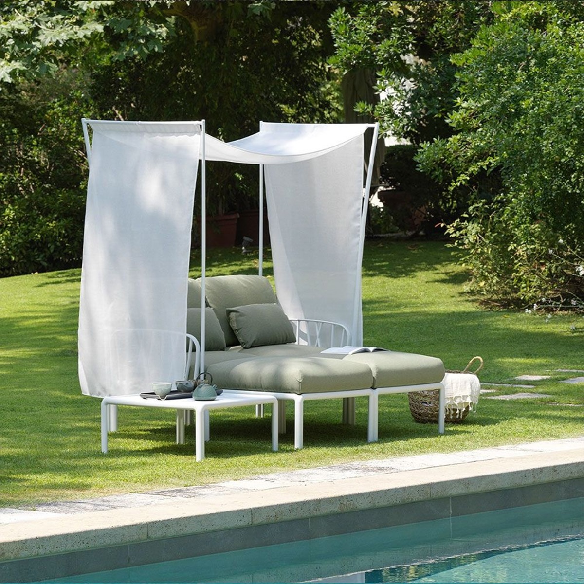 Ghế sofa hồ bơi ngoài trời