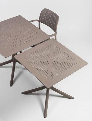 Bàn cafe vuông ngoài trời