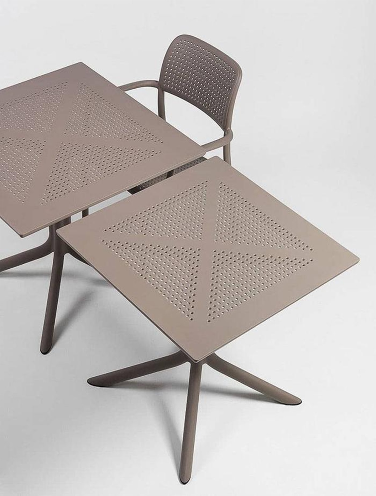 Bàn cafe vuông ngoài trời