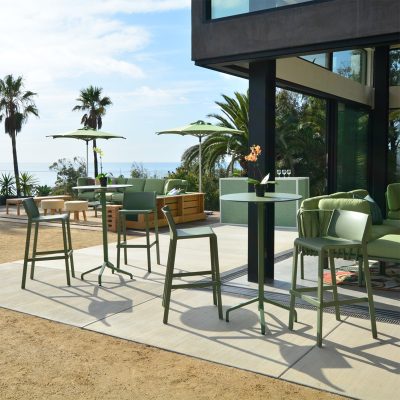 Bàn ghế bar cao ngoài trời