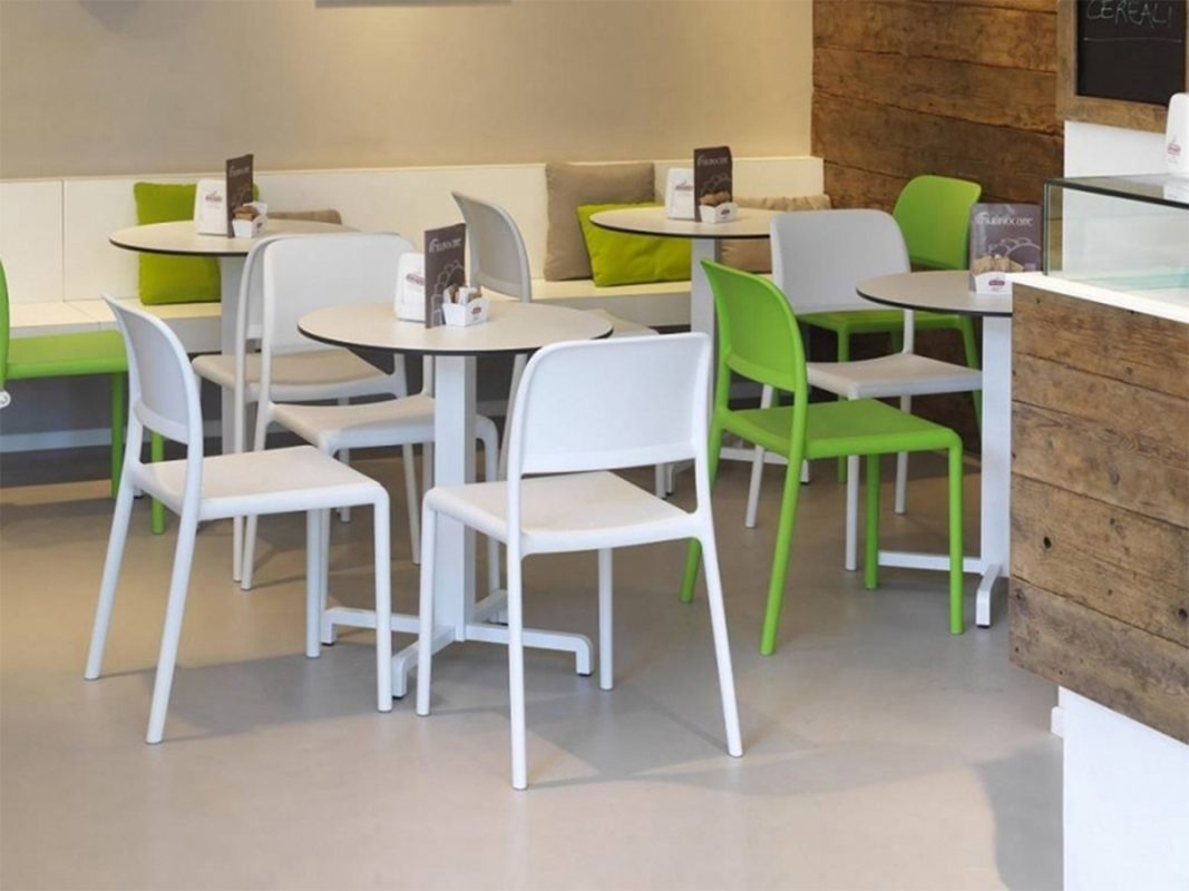 Bộ bàn ghế pantry nhựa đúc nguyên khối