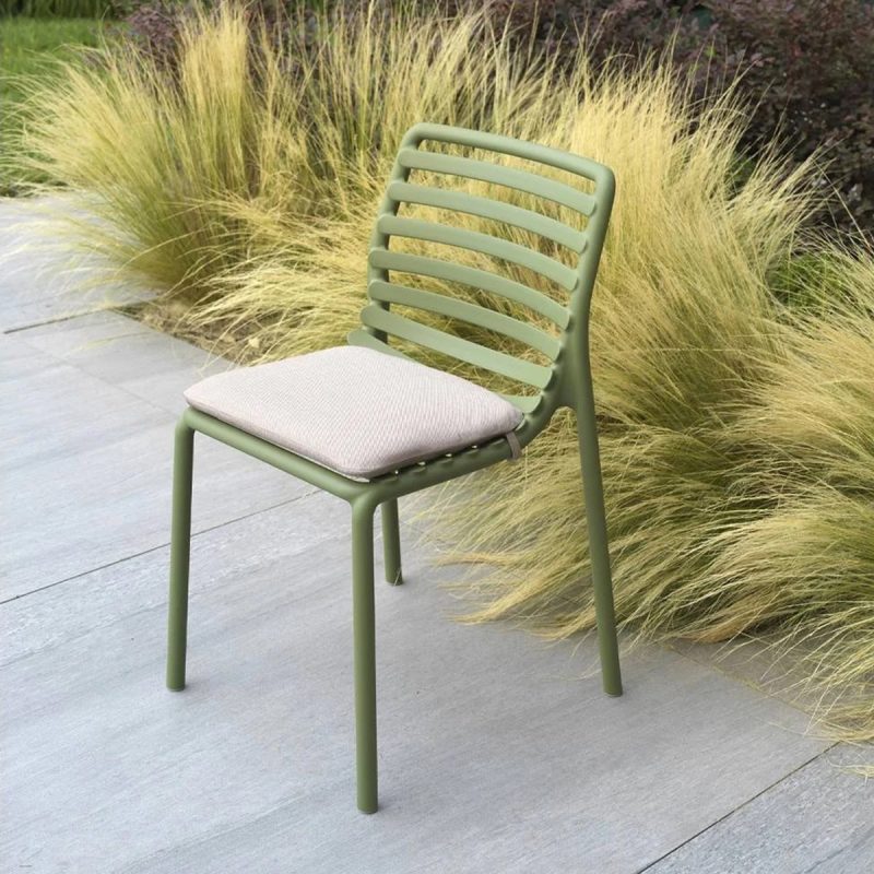 Ghế cafe nhựa đúc cho resort