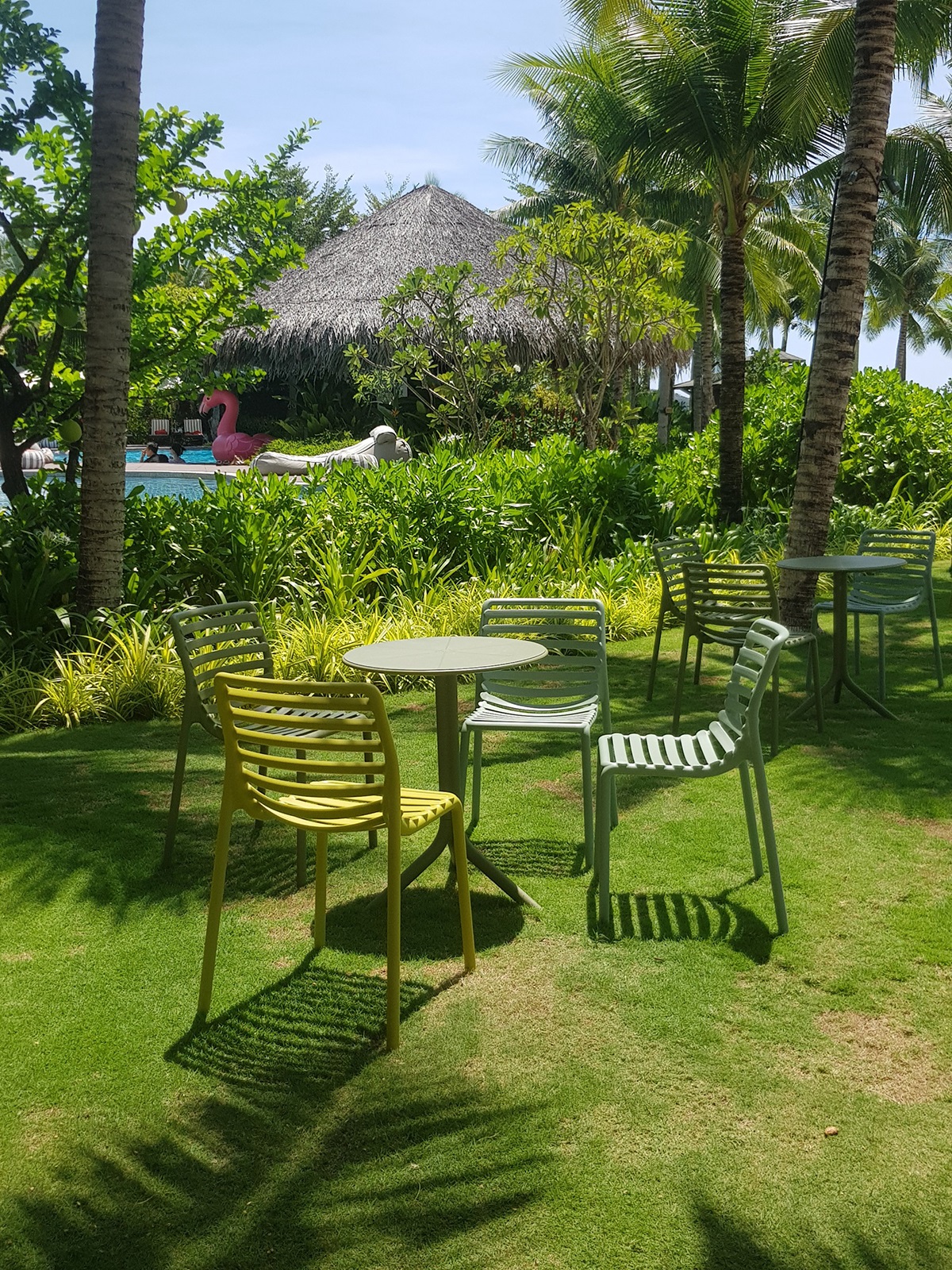 Ghế cafe nhựa đúc cho resort