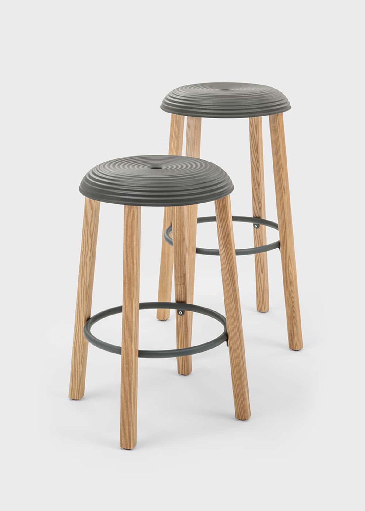 Ghế counter chân gỗ mặt nhựa