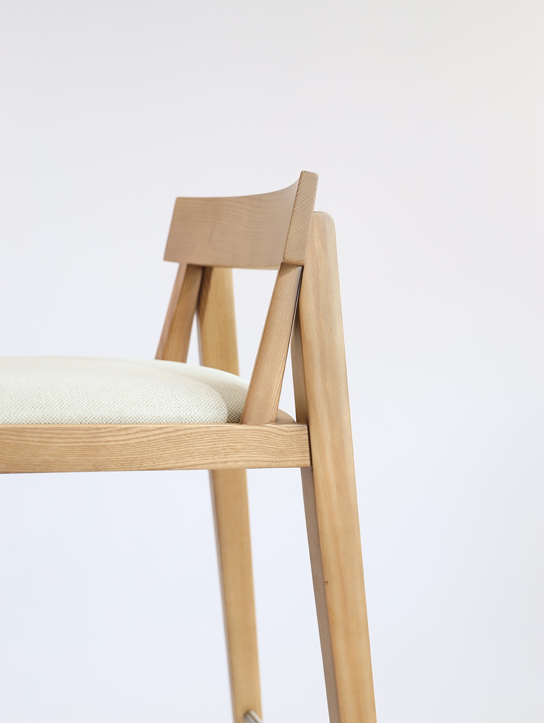 Ghế quầy bar gỗ cao cấp