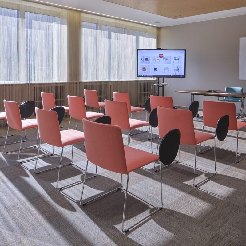 Ghế training chân quỳ có bàn