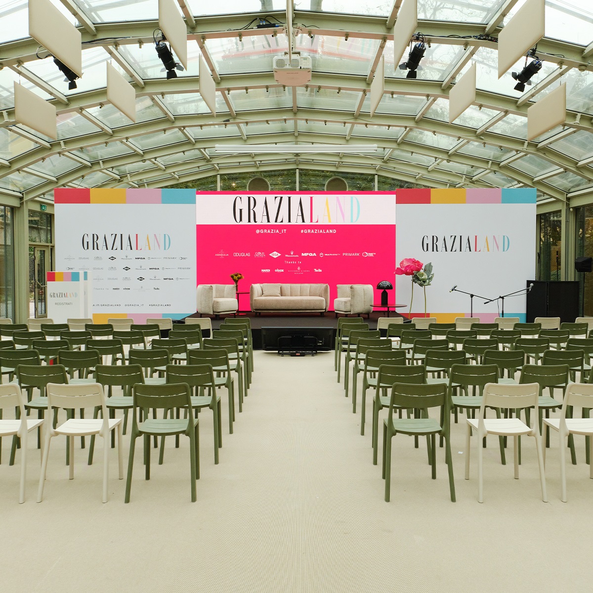 Ghế training nhựa đúc nguyên khối