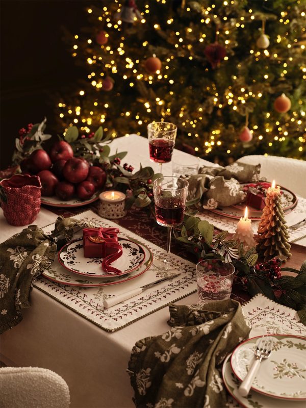 Trang trí noel bàn ăn sang trọng