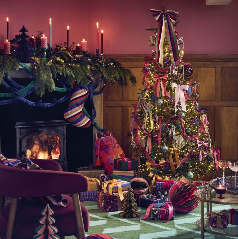 Trang trí cây Noel theo phong cách More Is More