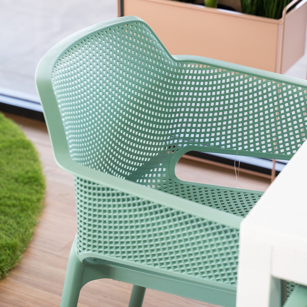 Ghế Nhựa Ngoài Trời Có Tay Vịn