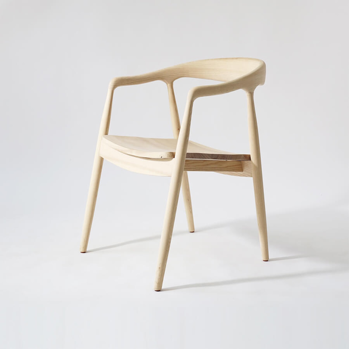 Ghế ăn gỗ có tay vịn sang trọng