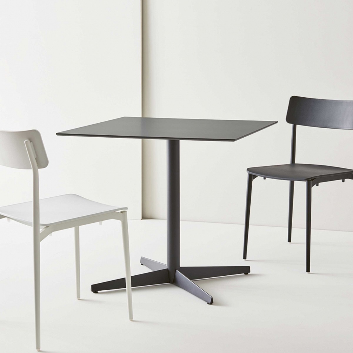 Bàn cafe vuông hiện đại