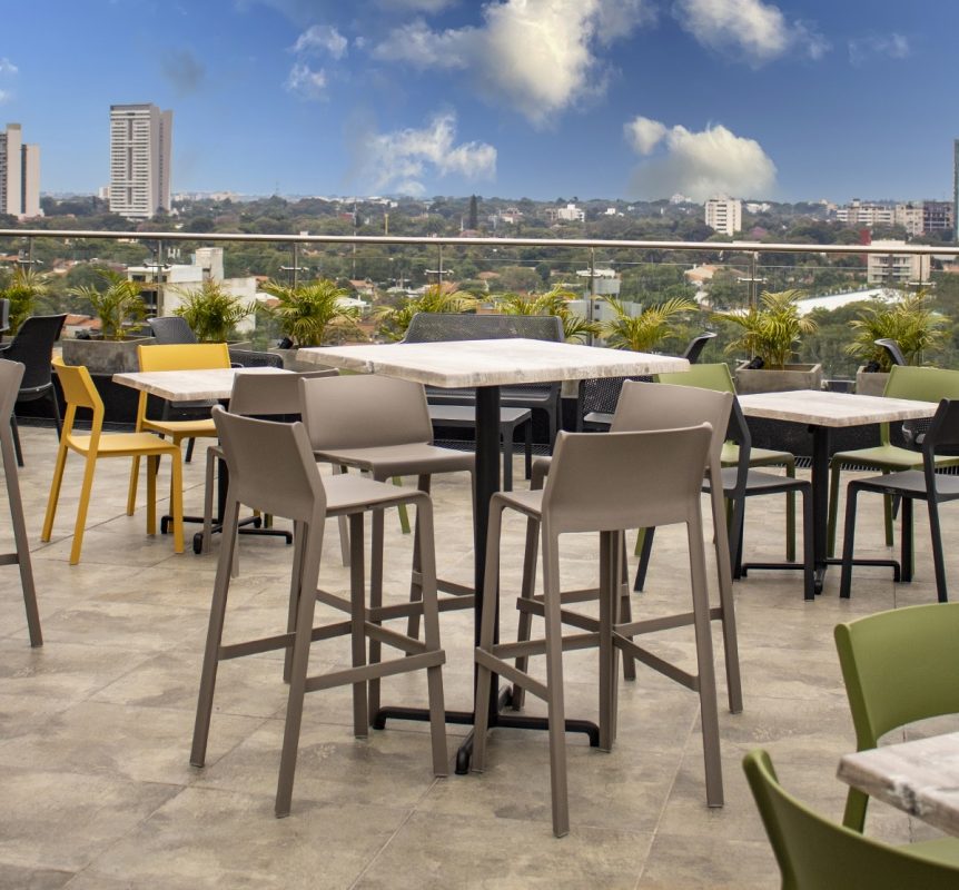 Bàn ghế cafe bar rooftop ngoài trời