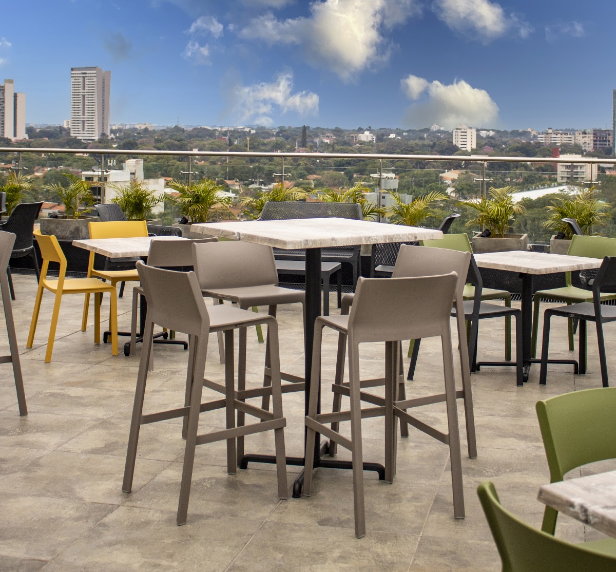 Bàn ghế cafe bar rooftop ngoài trời