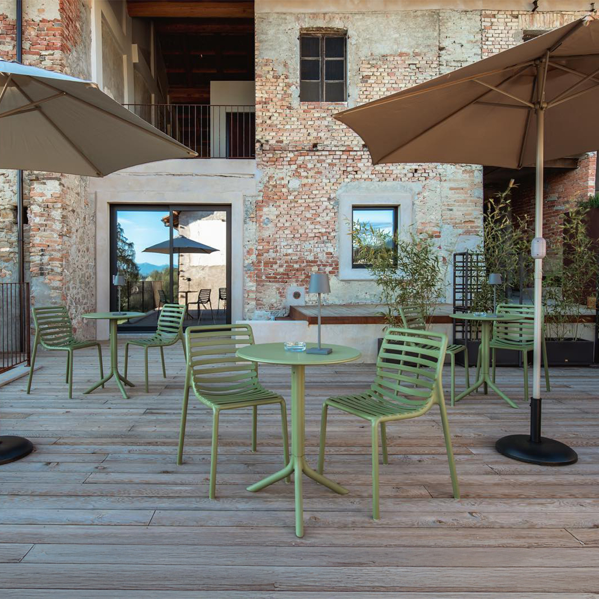 Bàn ghế cafe nhựa cao cấp