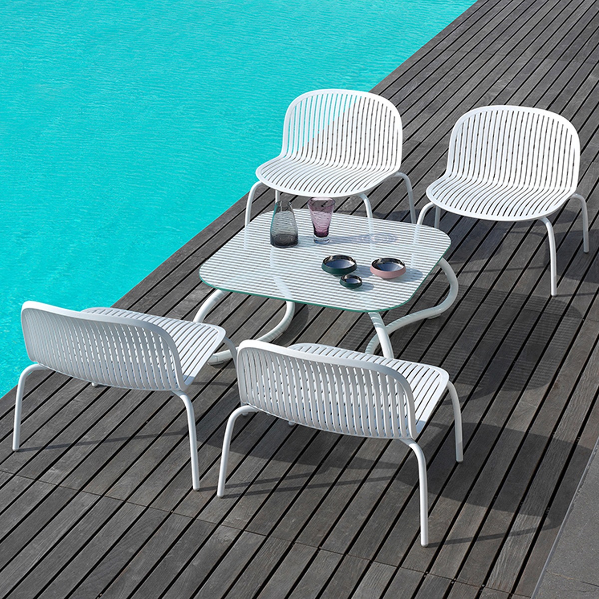 Bộ bàn ghế hổ bơi ngoài trời đẹp hiện đại