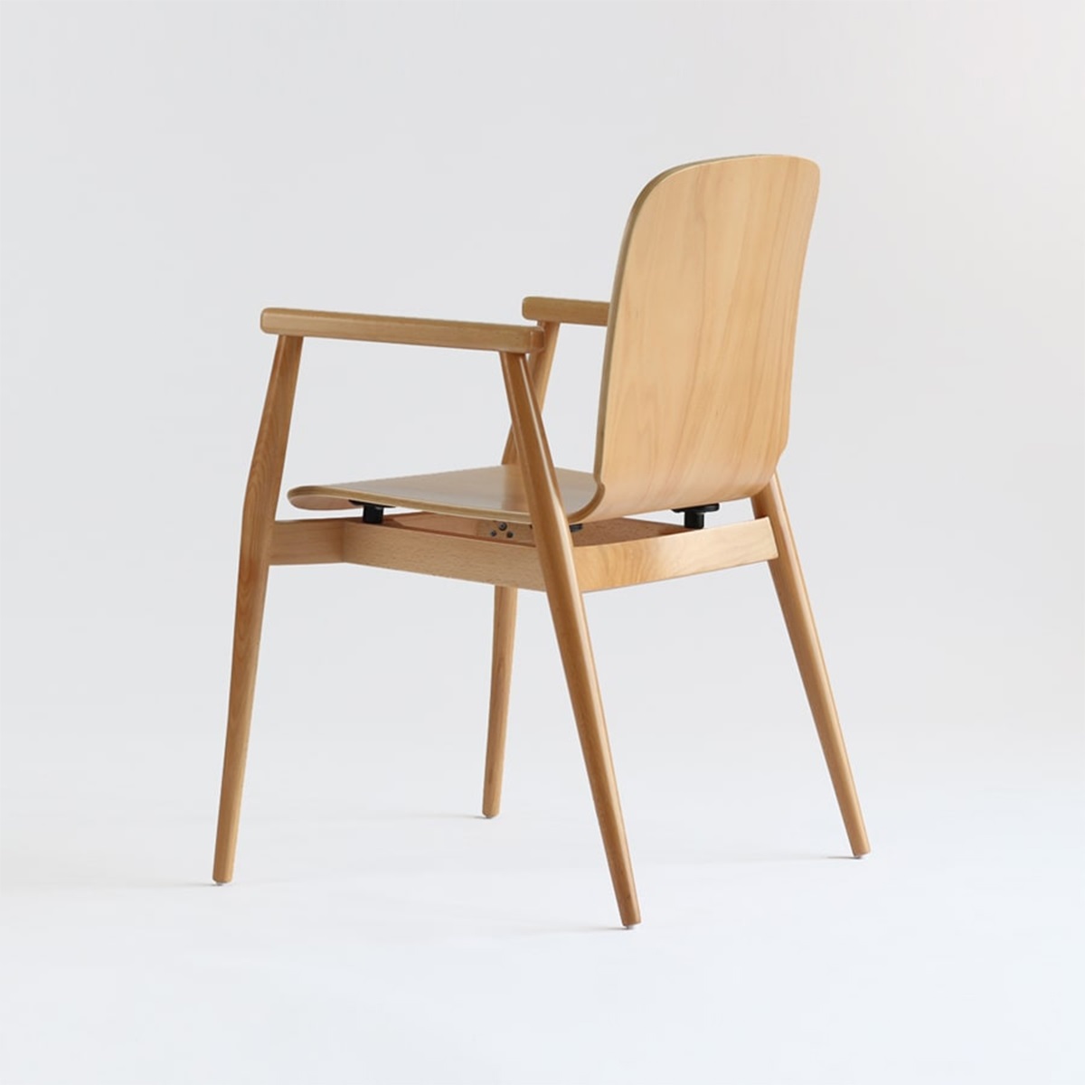 Ghế bàn ăn gỗ có tay vịn