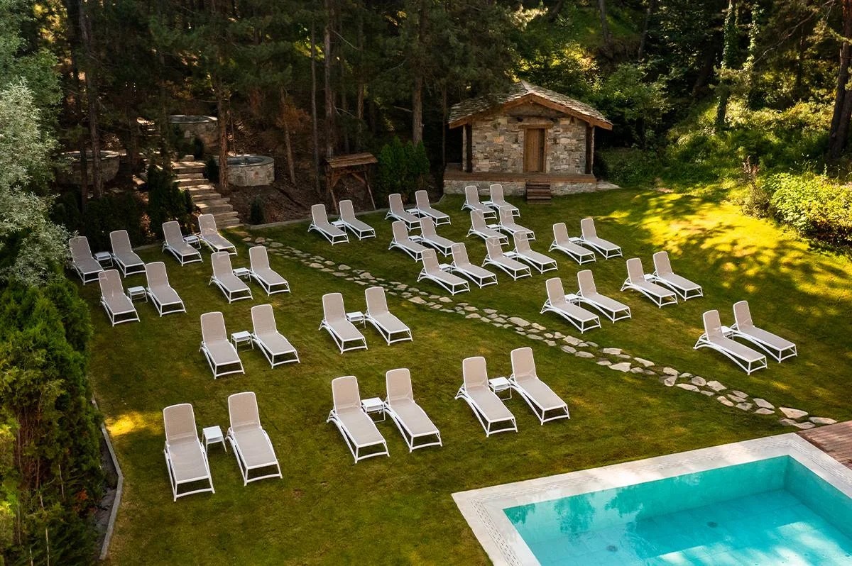 Ghế tắm nắng spa ngoài trời