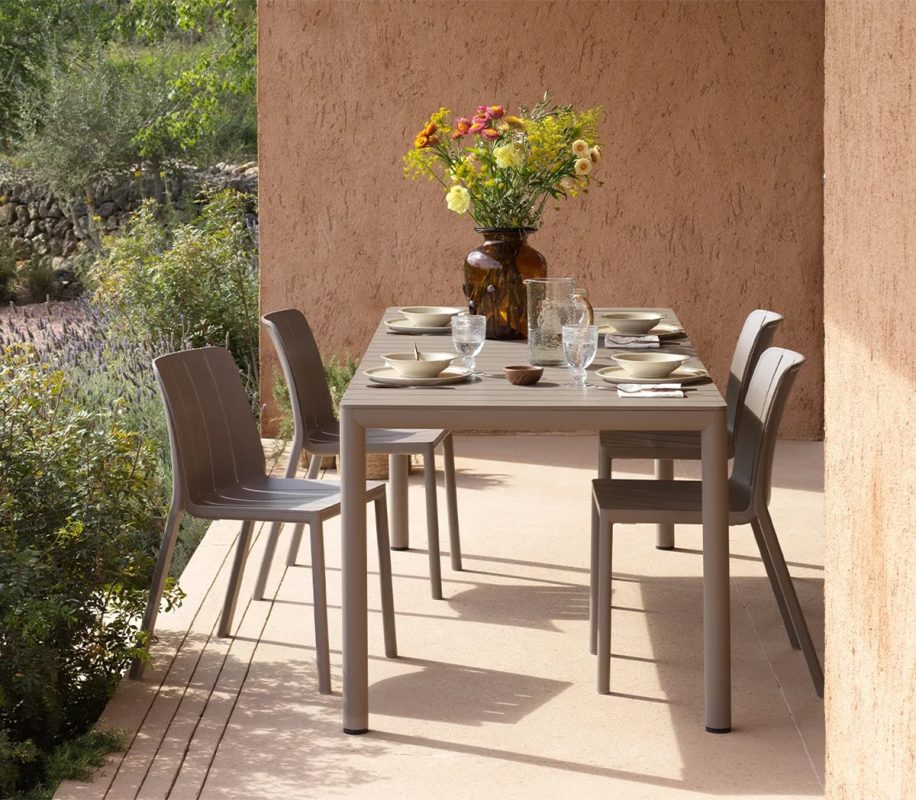 Bàn Ăn Sân Vườn Kéo Dài