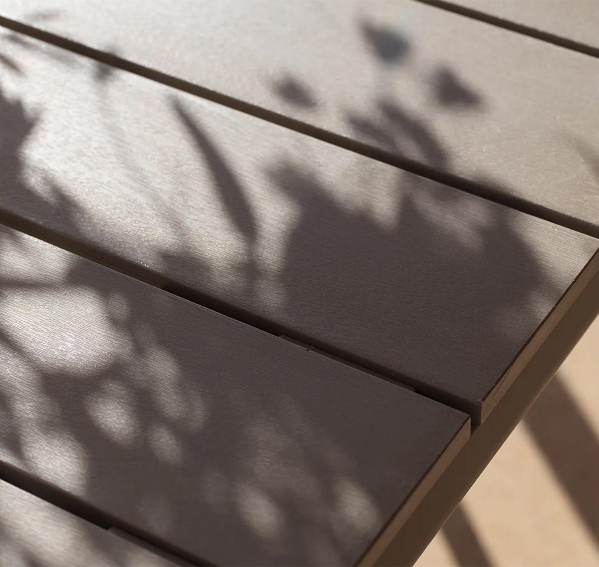 Bàn Ăn Sân Vườn Kéo Dài