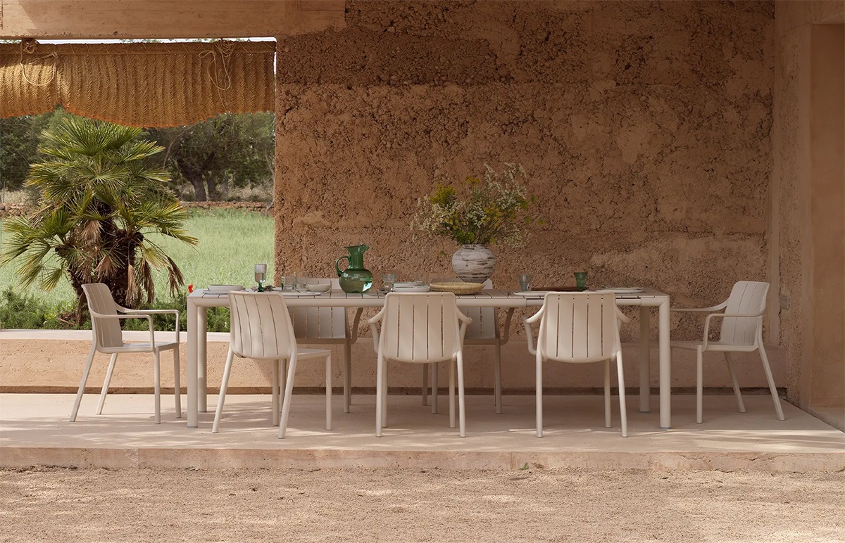 Bàn Ăn Sân Vườn Kéo Dài