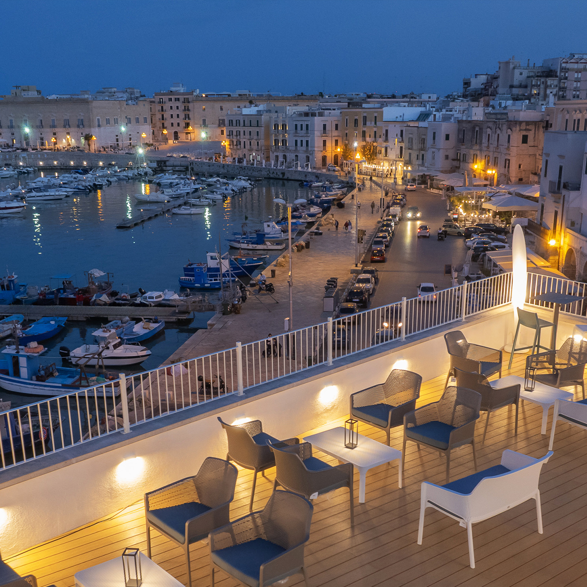 Bàn ghế cafe ngoài trời cho rooftop