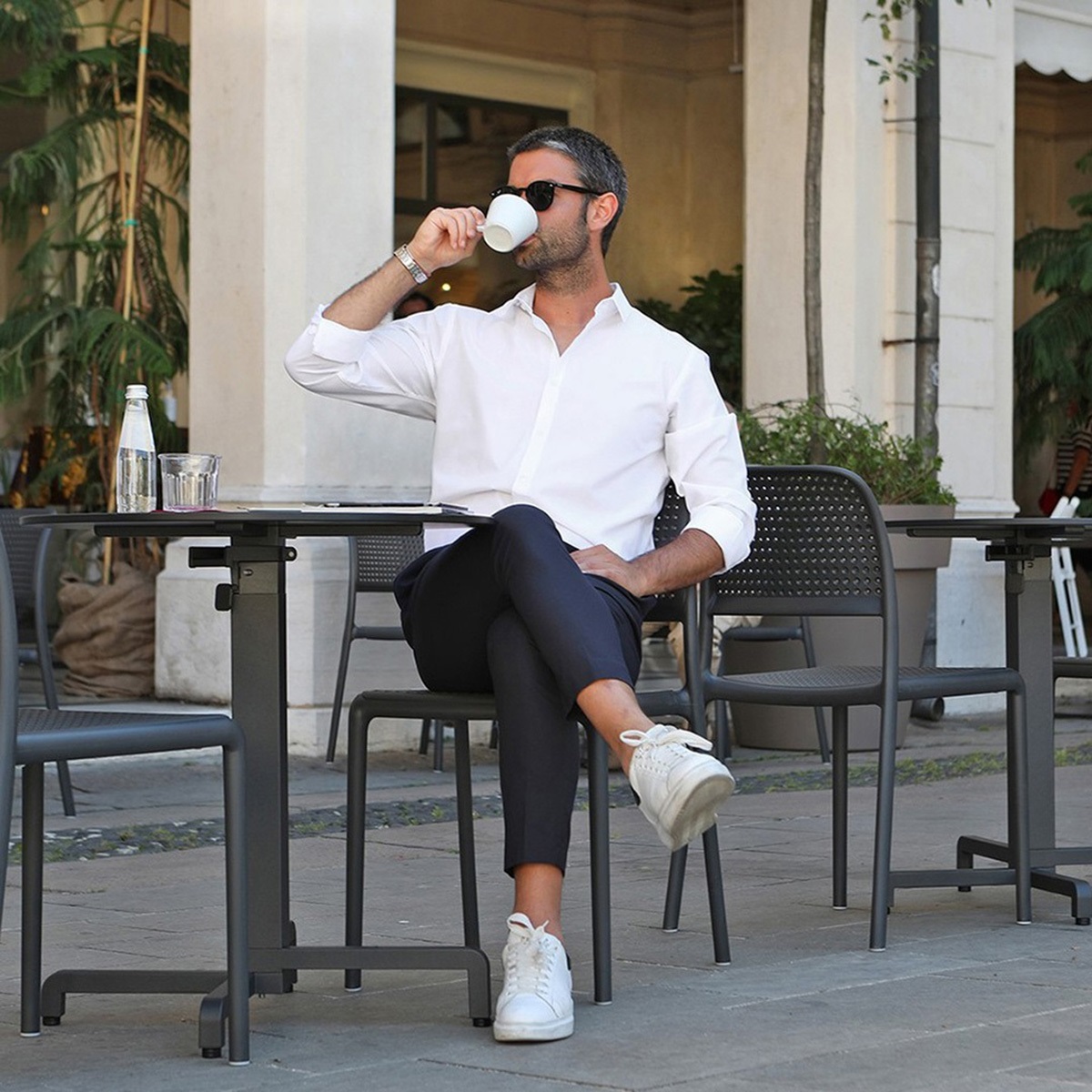 Bàn ghế cafe ngoài trời nhỏ gọn cho quán mặt tiền