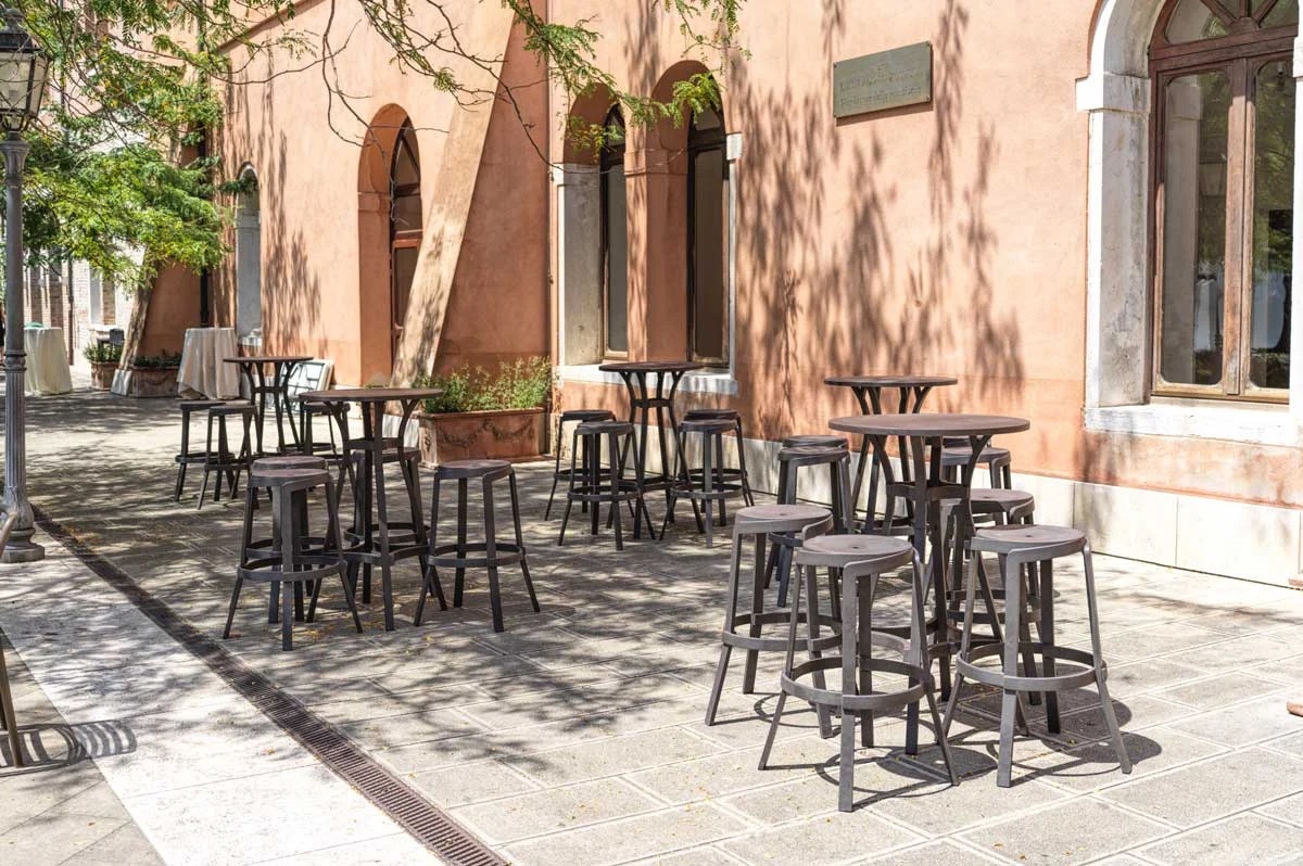 Bàn Ghế Cafe Sân Vườn Cho Quán Cà Phê Ngoài Trời