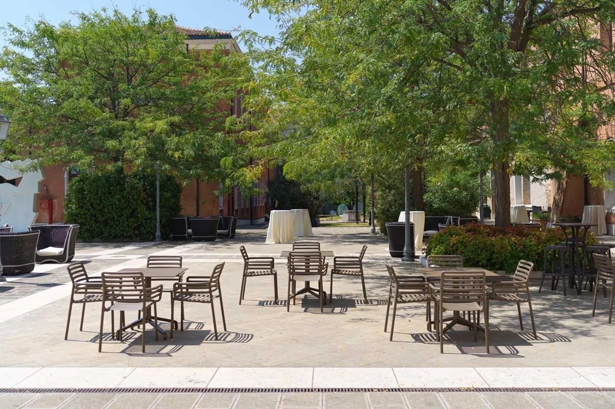 Bàn Ghế Cafe Sân Vườn Cho Quán Cà Phê Ngoài Trời