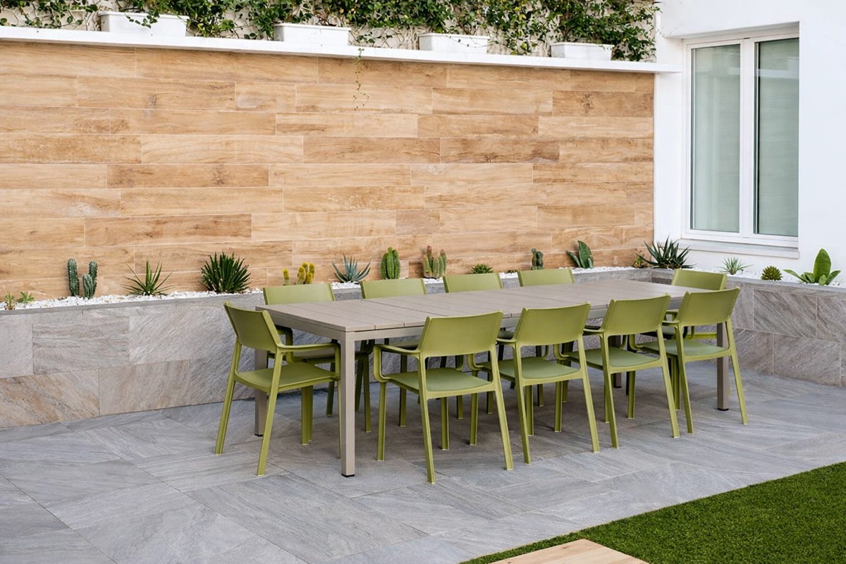 Bàn kéo dài sân vườn ngoài trời