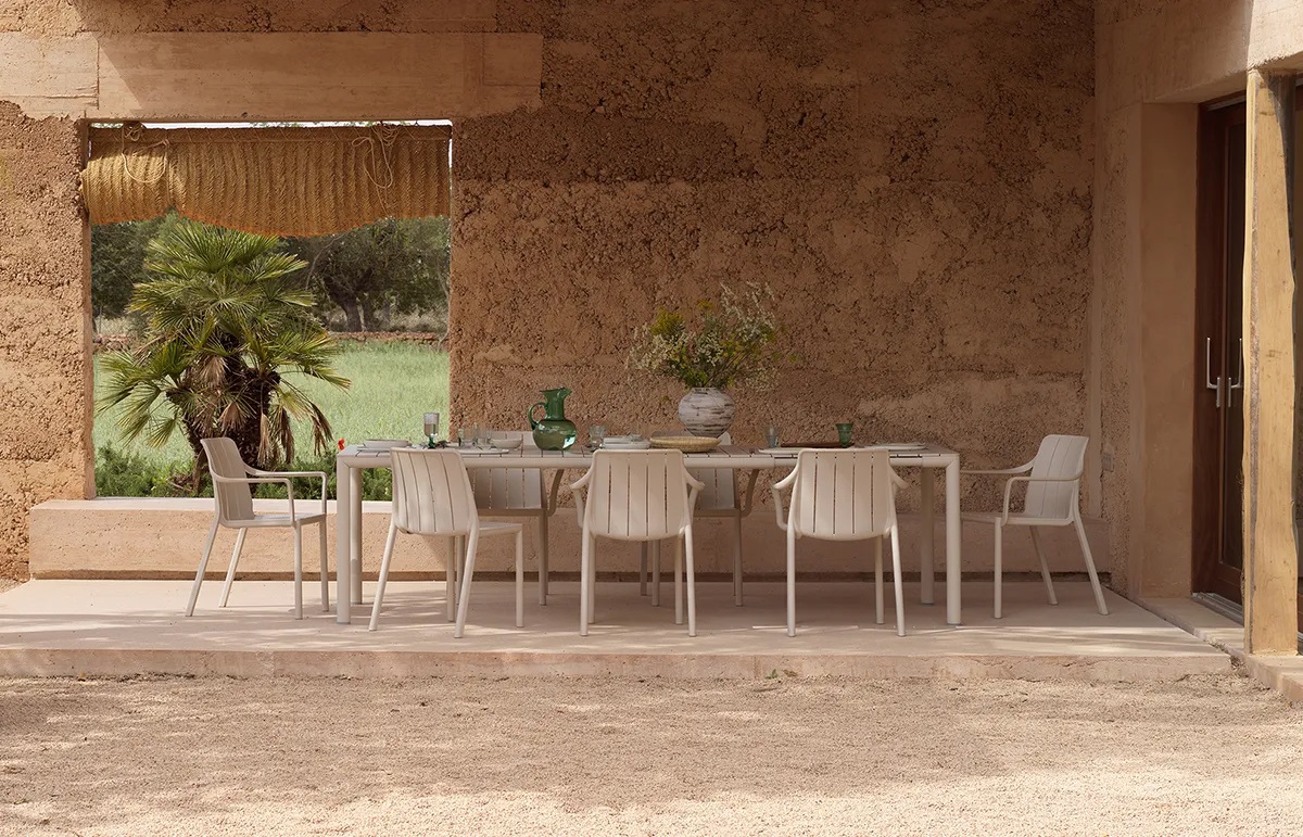 Bàn Sân Vườn Kéo Dài Ngoài Trời