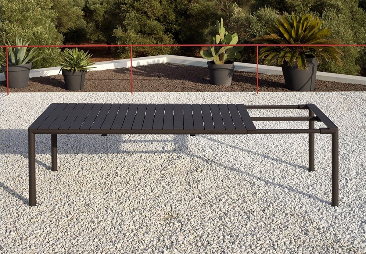 Bàn sân vườn ngoài trời mở rộng là gì