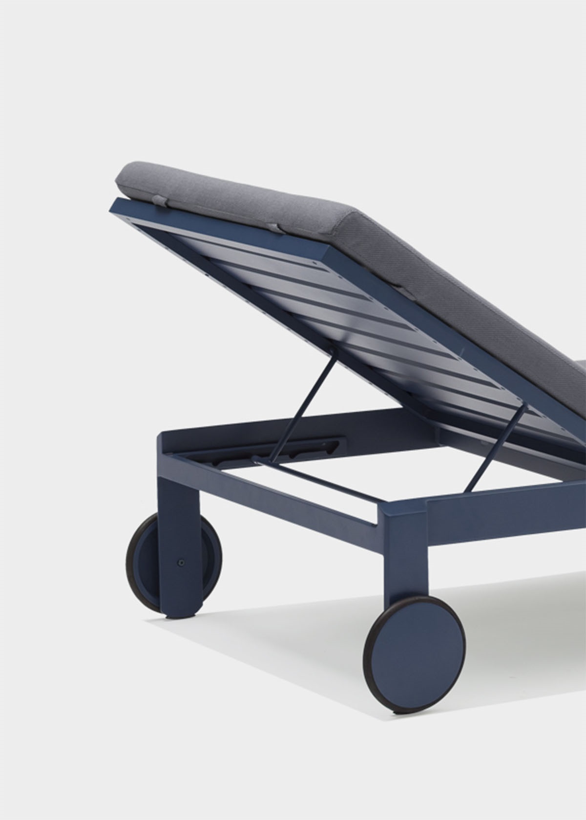 Ghế Hồ Bơi Có Bánh Xe Tiện Di Chuyển