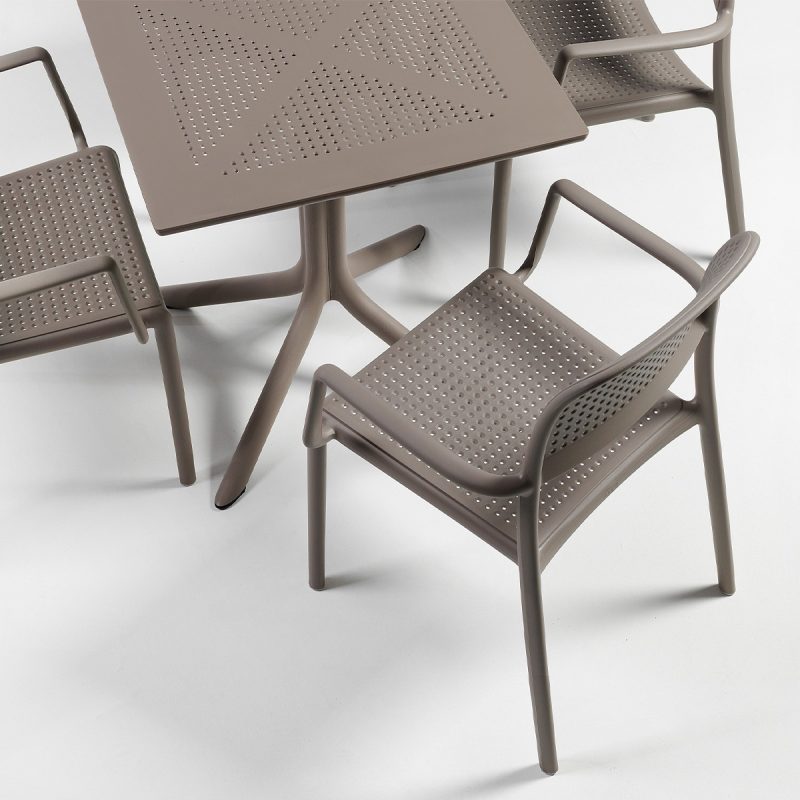 Bàn ghế cafe ngoài trời bằng nhựa