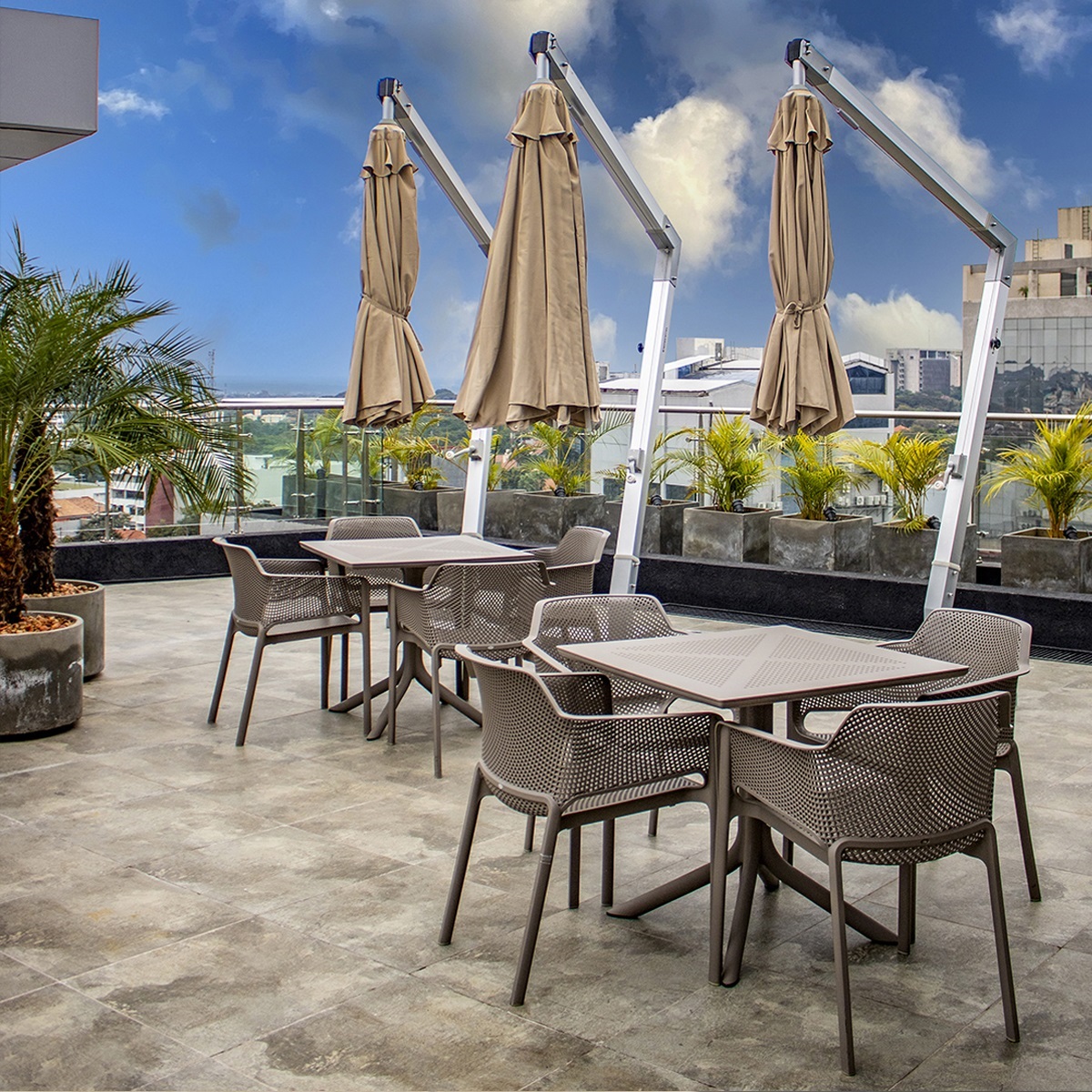 Bàn ghế cafe sân thượng