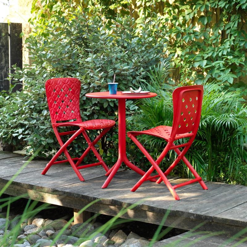 Bàn ghế sân vườn xếp gọn