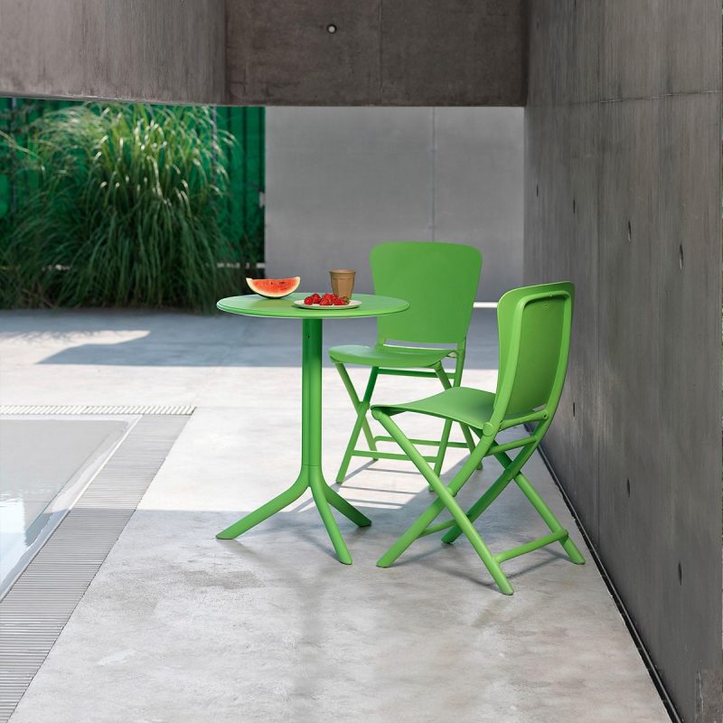 Bàn ghế sân vườn xếp gọn