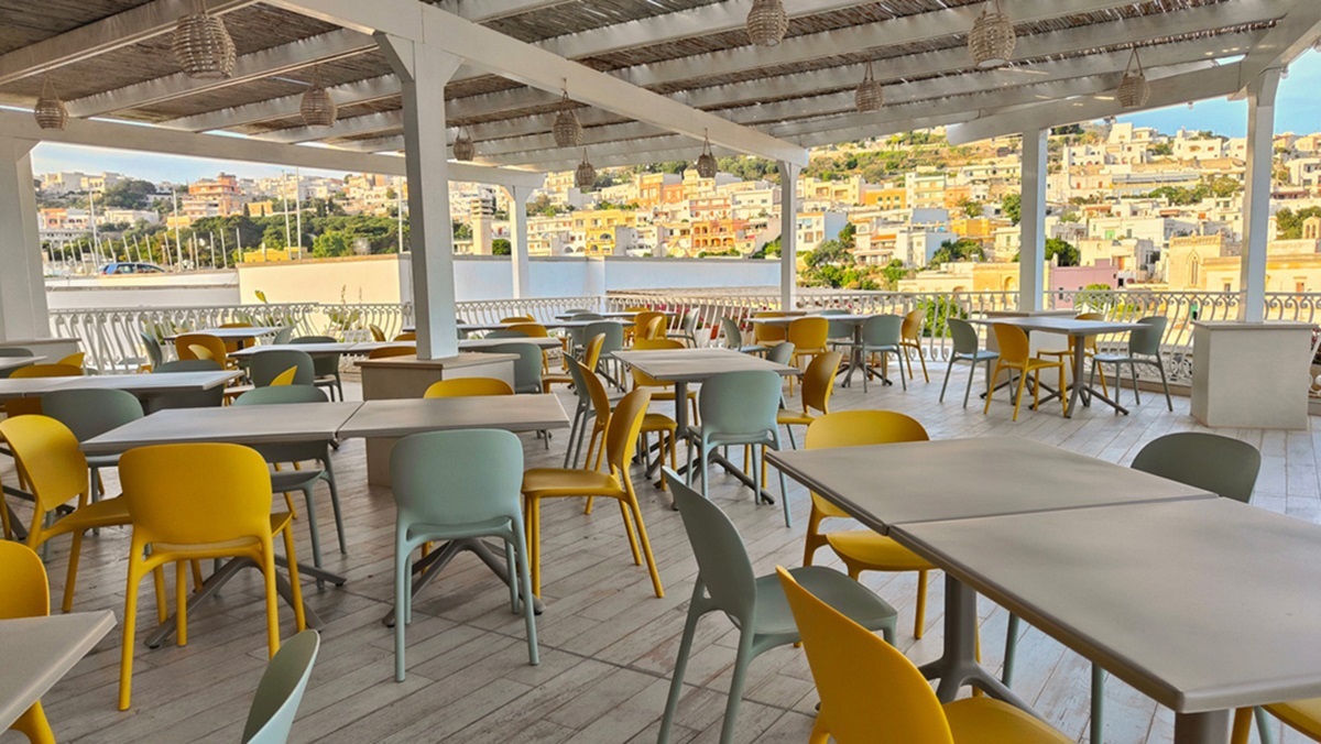 Ghế cafe hiện đại xếp chồng